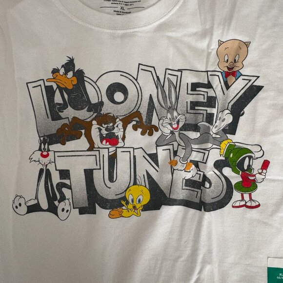 Looney Tunes Adult New T-Shirt Classic Characters Playing in Logo Size XL New - Picture 2 of 5